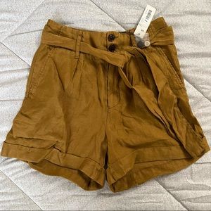 NWT - Alex Mill Pleated Linen Shorts!